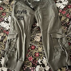 Levi's Green Cargo capris